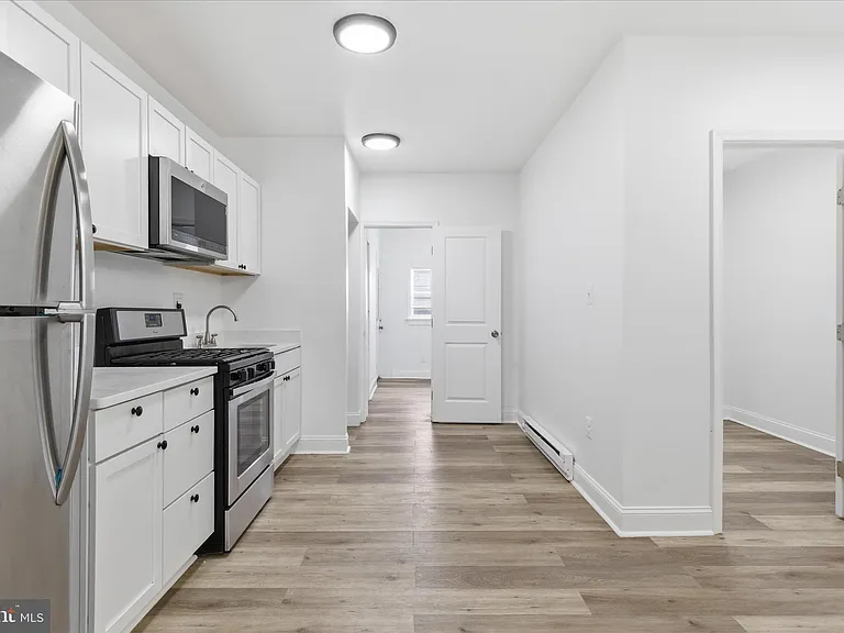 221 20th St NE #3 — Photo 12