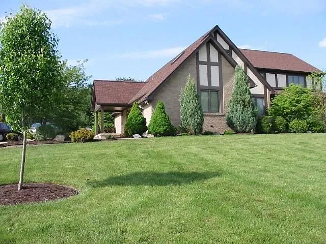 92 Farmview Dr photo 1