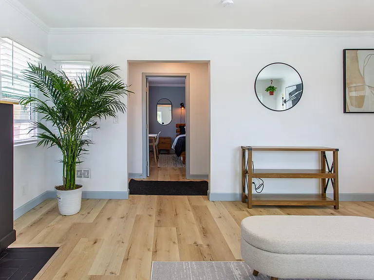 2617 W Norwood Pl — Photo 7