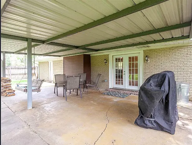6035 Marcus Dr — Photo 3