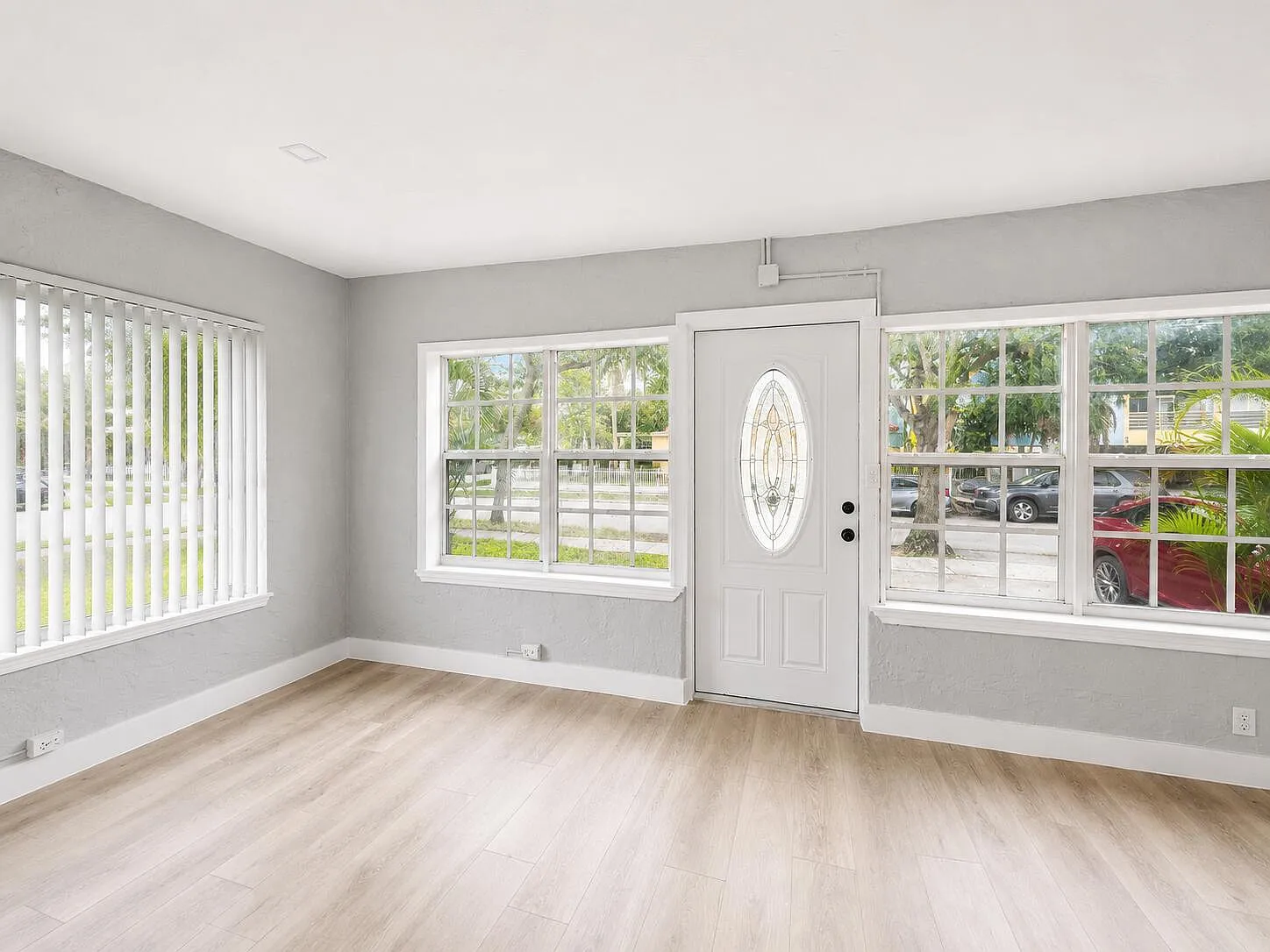 3 bed, 1.0 bath, 1325 sqft, $2,775 — Photo 4