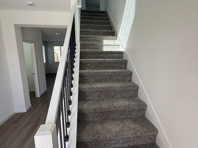 1059 Silverstone Way — Photo 7
