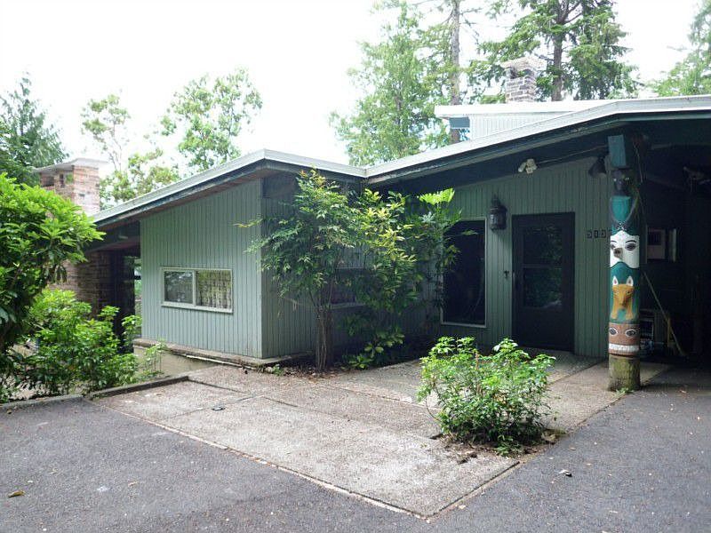 Welcome to 5130 Sunset Dr. This is the main house ... Mid Century Modern ... Water front. Easy mediu