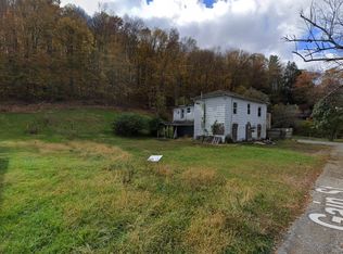 22 Gain St, Salem, WV 26426