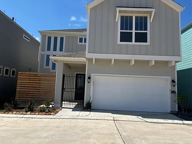 2418 Yacht Harbor Dr — Photo 2