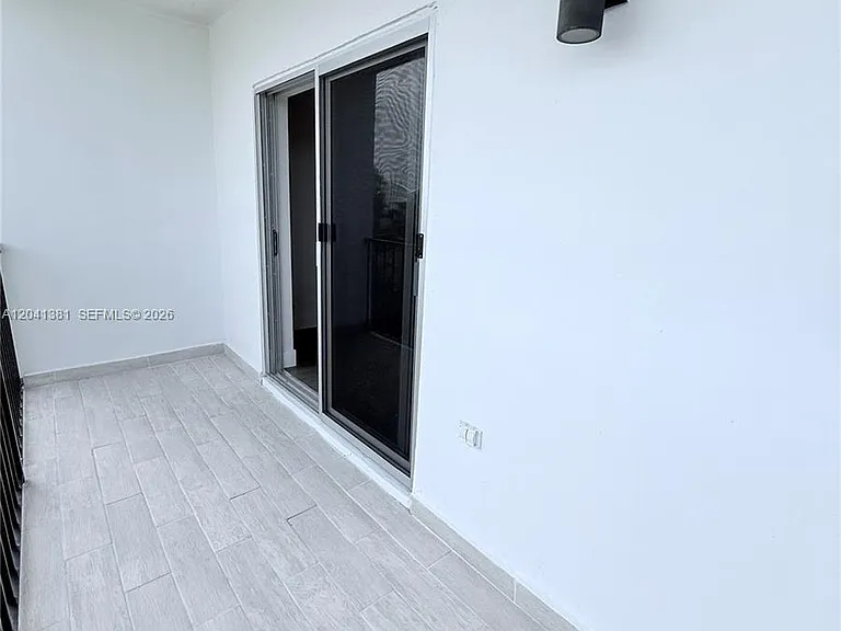 1900 Meridian Ave #403 — Photo 20