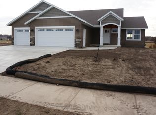 1380 Robert Creek Curv, Belle Plaine, MN 56011