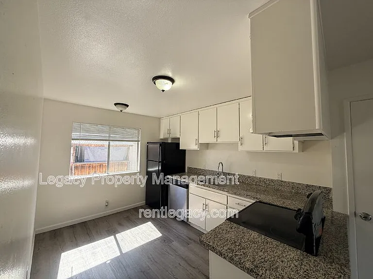 2318 Church Ave #8 — Photo 5