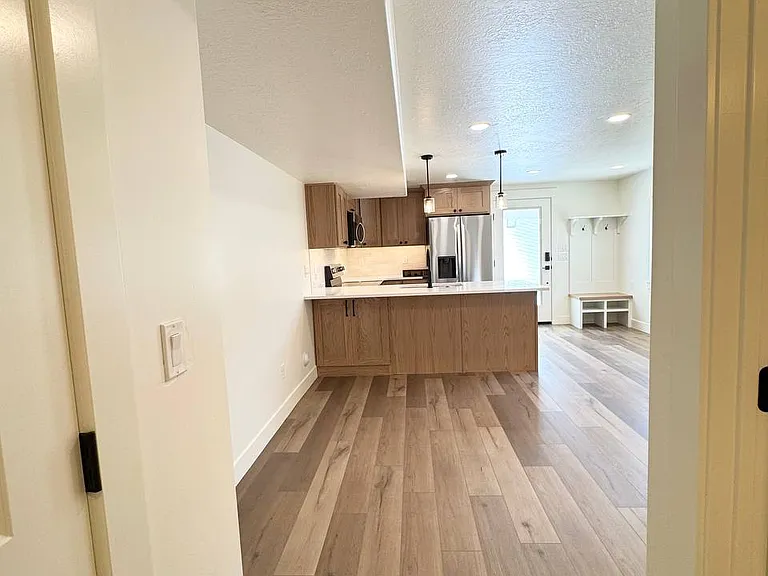 698 S Lake View Dr #B — Photo 8