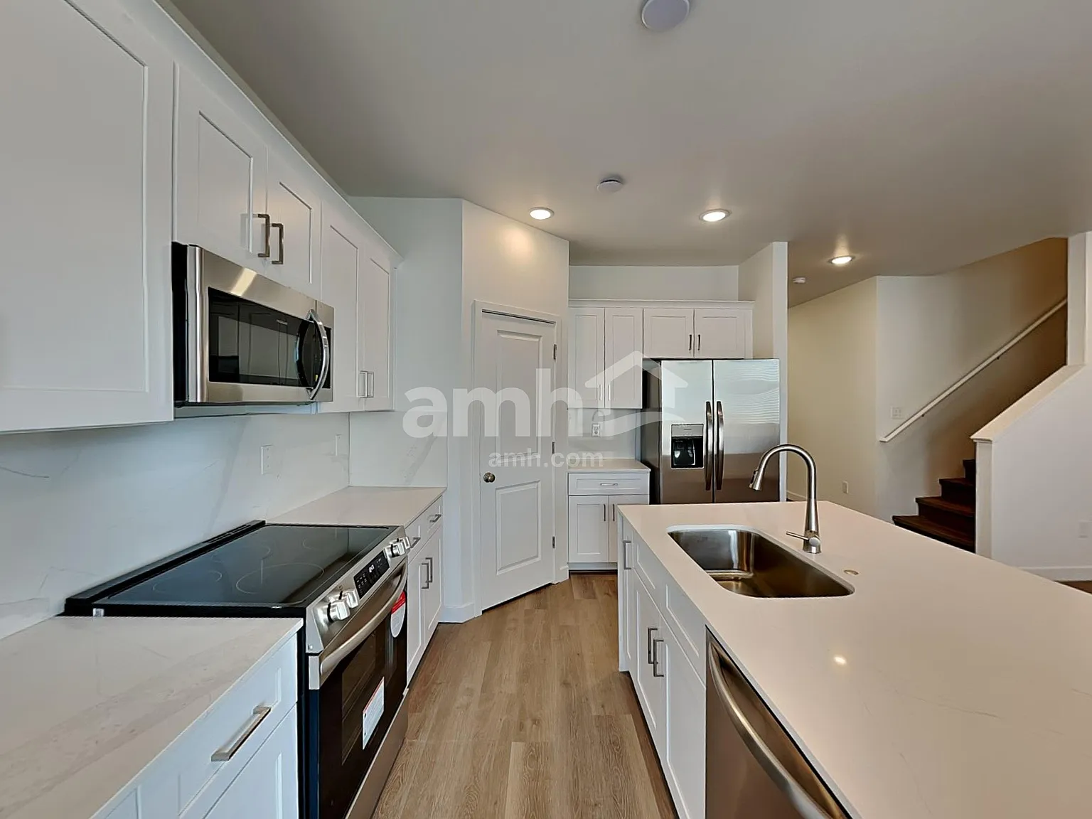 4 bed, 2.5 bath, 2113 sqft, $2,220 — Photo 3