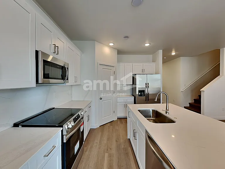 18480 W Cottontail Ln — Photo 3