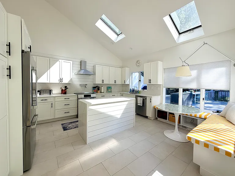 7 Midhampton Ct — Photo 11
