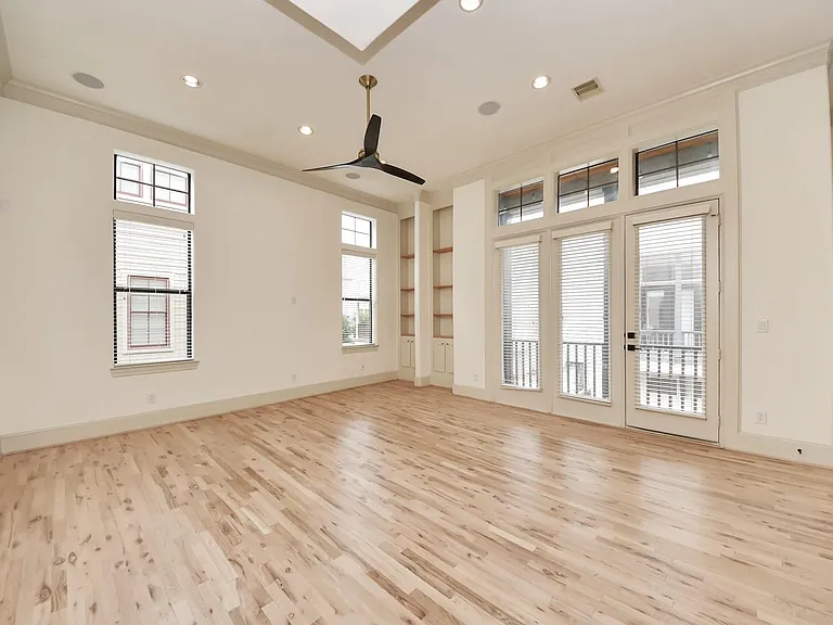 3229 Maxroy St — Photo 10