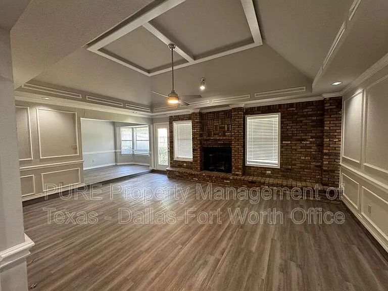 7729 Red Oak St — Photo 3