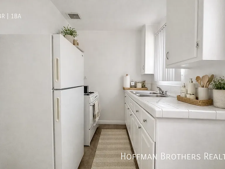 1350 N Citrus Ave #10 — Photo 1