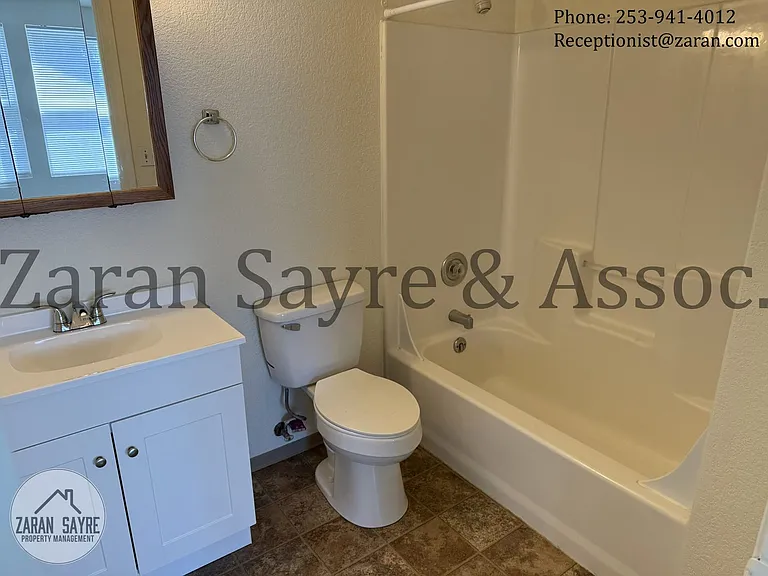 709 9th St SE — Photo 4