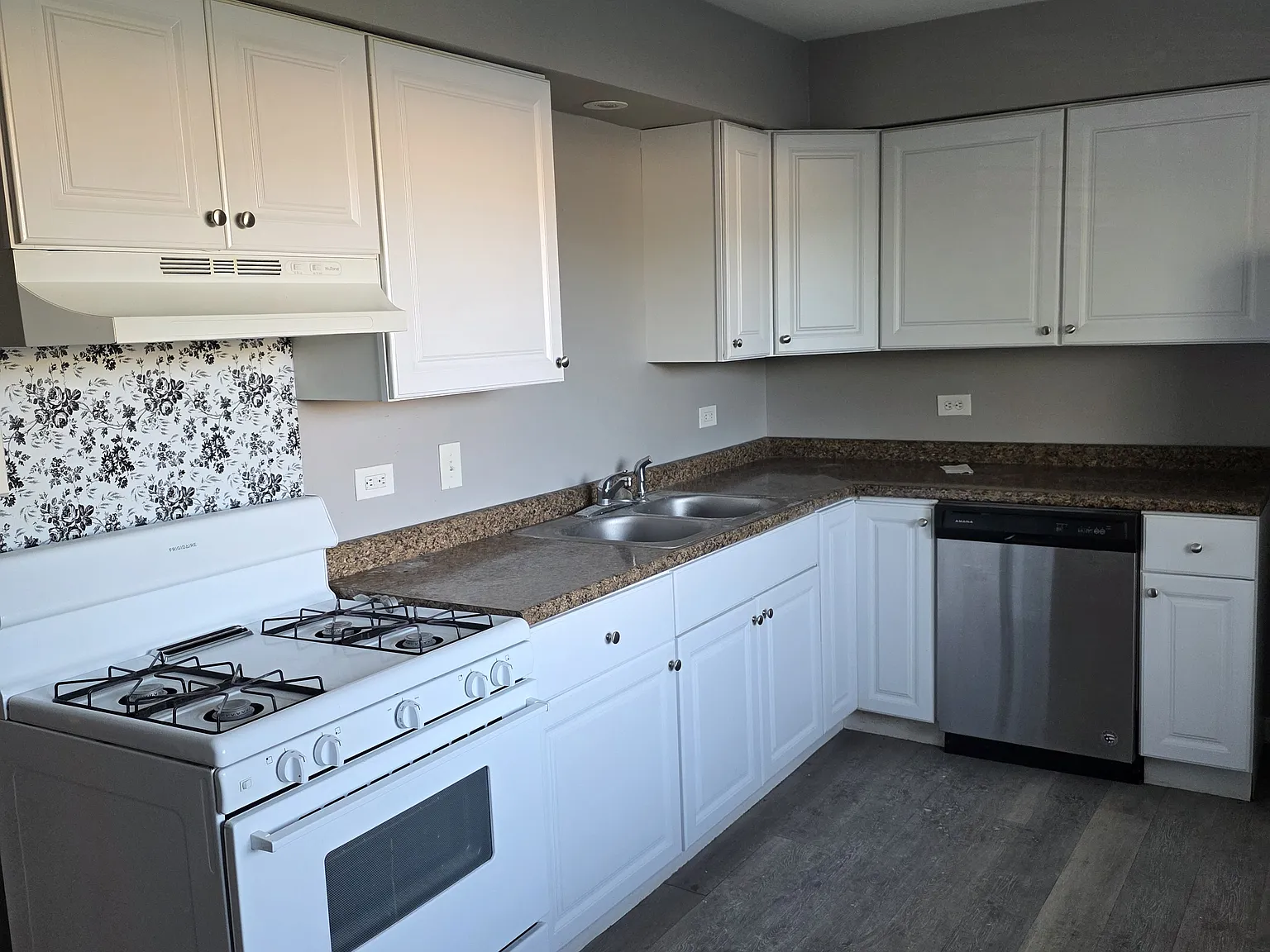 1 bed, 780 sqft, $1,400 — Photo 2