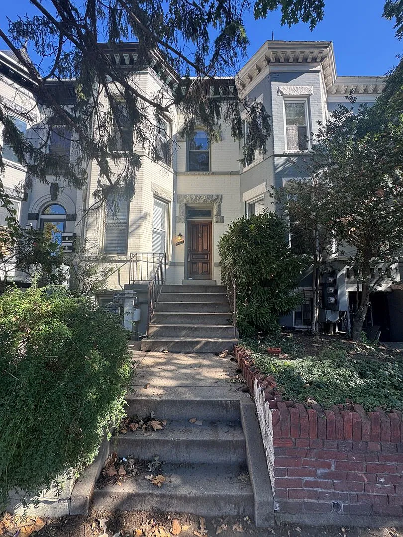Beautiful Victorian ** U Street Corridor — Photo 1