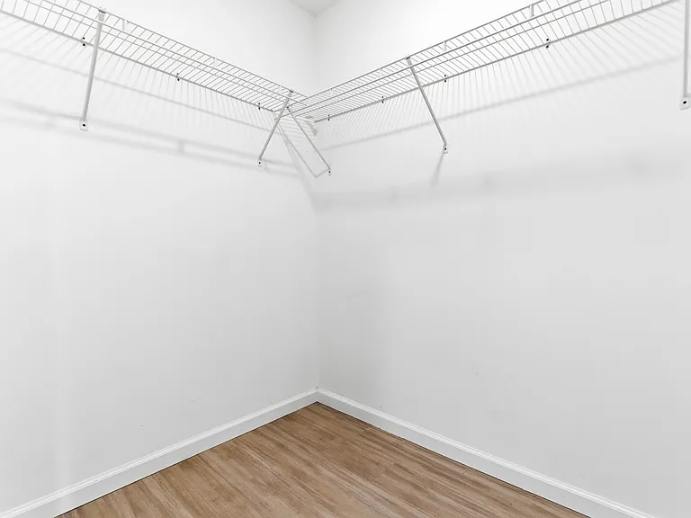 Greenbrier Apartments — Photo 74