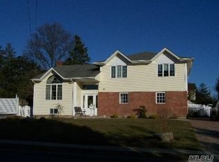 81 Larch Ln, Massapequa Park, NY 11762