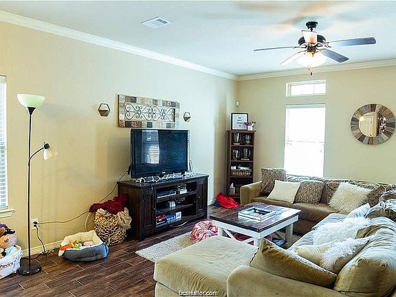 2nd image of 1209 Westover St