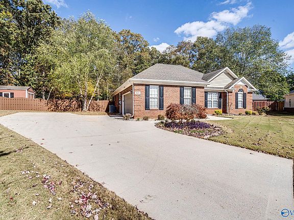2nd image of 121 Castlehill Dr