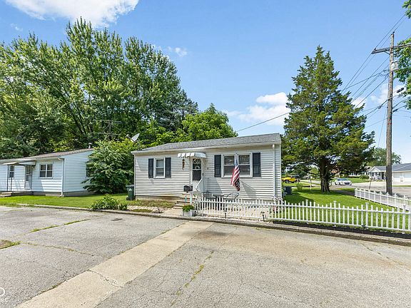 5th image of 10 E Village Green St