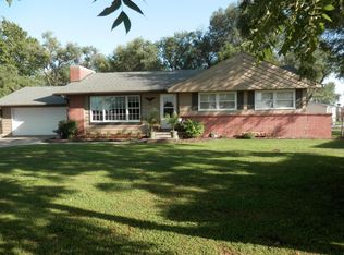 408 Lincoln St, Wathena, KS 66090