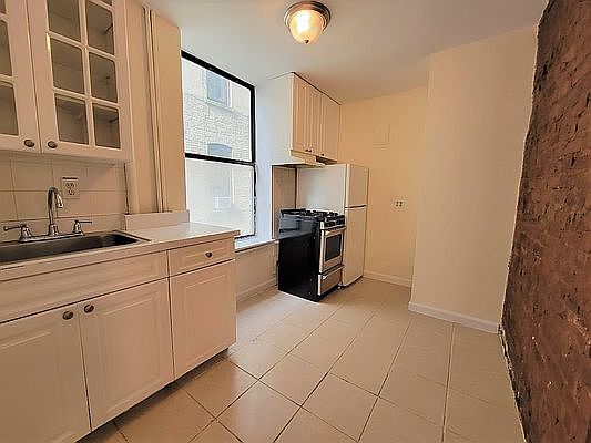 5th image of 18 E 105th St APT 10