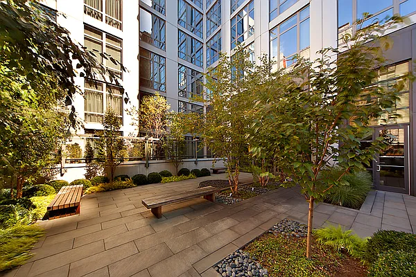 Rented by CORE | media 23