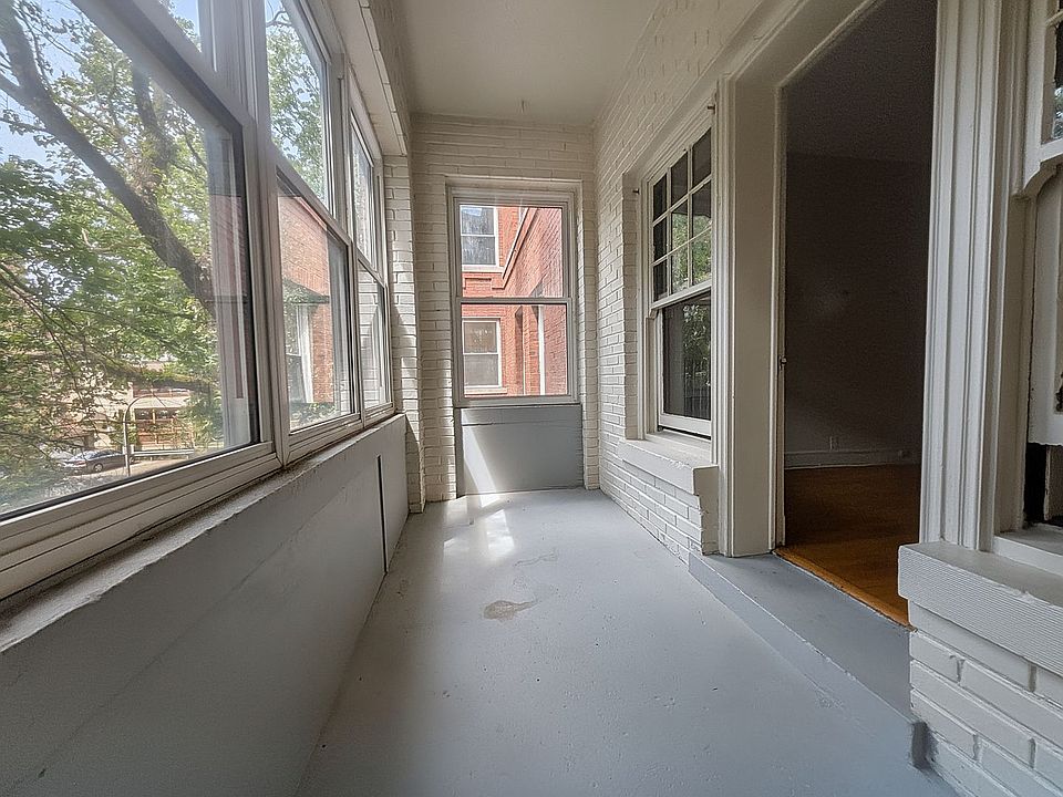 1st image of 1304 W Rosemont Ave #2