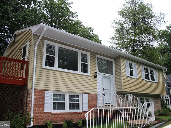 3rd image of 905 Shady Dr SE