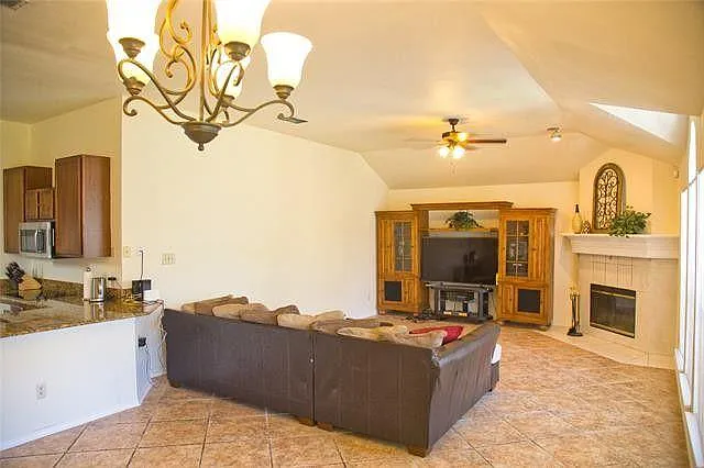 3713 Tulip Tree Dr — Photo 18