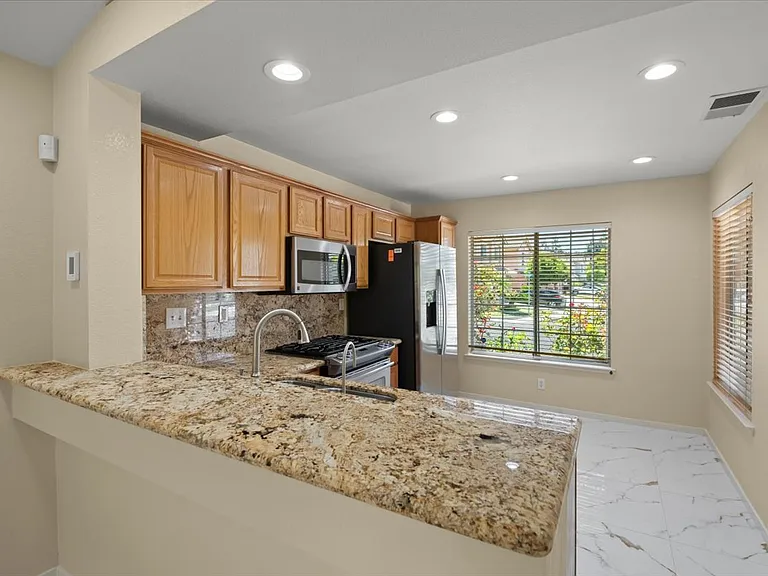 38806 Litchfield Cir — Photo 3