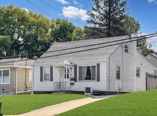 823 W Empire, Freeport, IL 61032