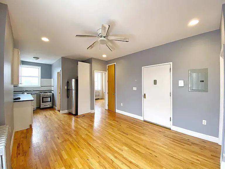 704 4th Ave #3 — Photo 9