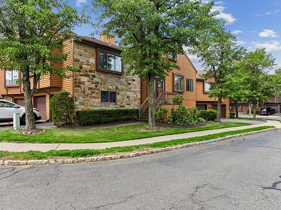 2nd image of 36 Hickory Hill Ct