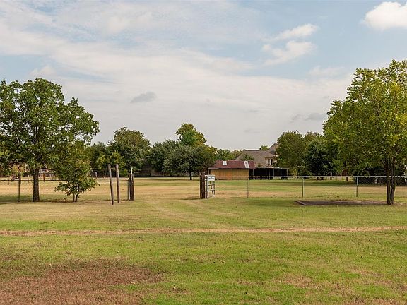 5th image of 2111 SW Green Oaks Blvd