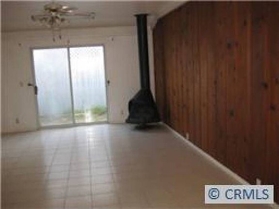 Family Room w/Fireplace