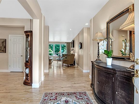 2nd image of 6529 Turnberry Lane SE