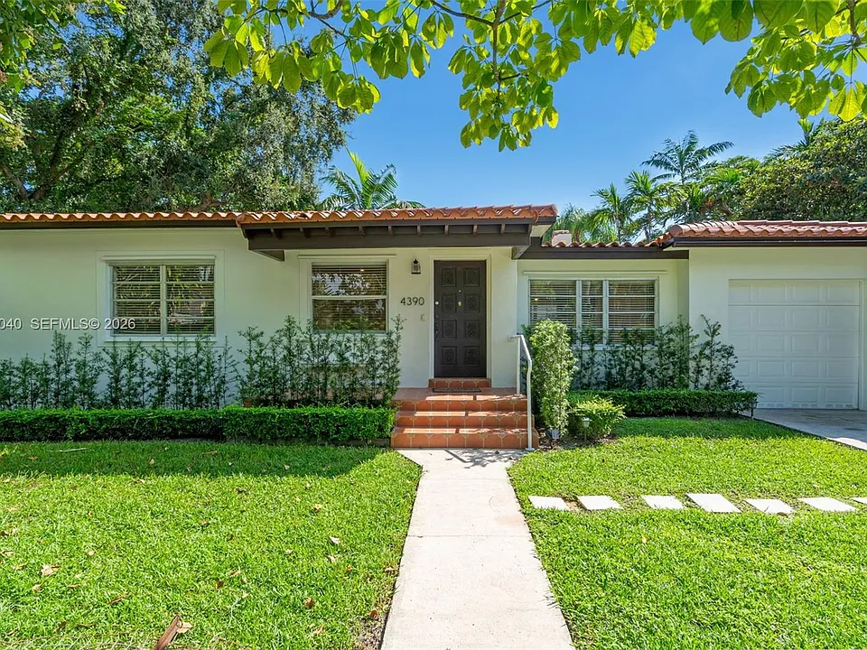 4390 SW 10th St