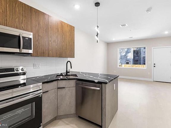 4th image of 2051 E William St #1