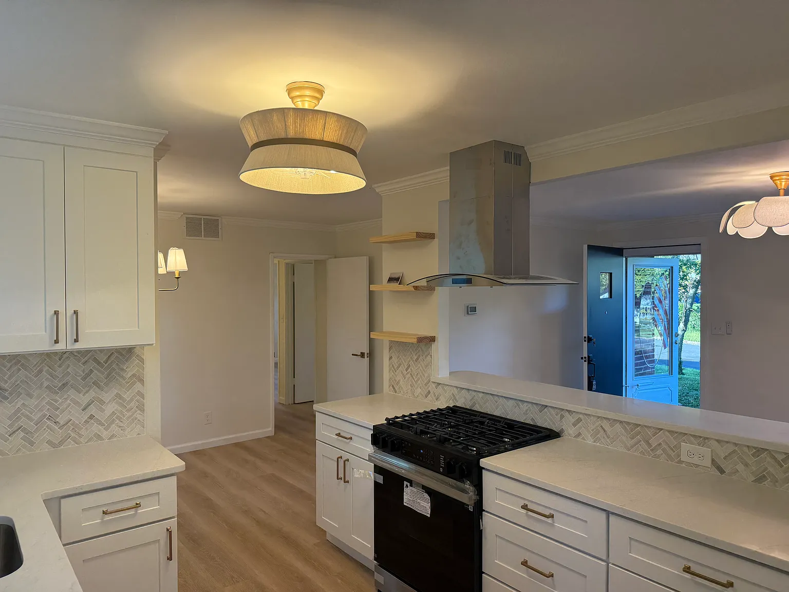 3 bed, 1041 sqft, $3,150 — Photo 3