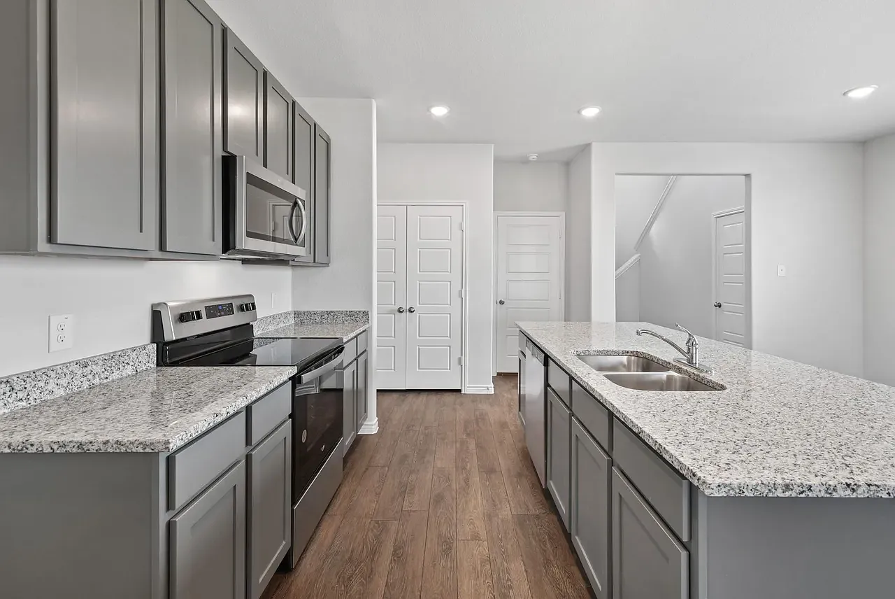 4 bed, 2.5 bath, 2125 sqft, $2,650 — Photo 4