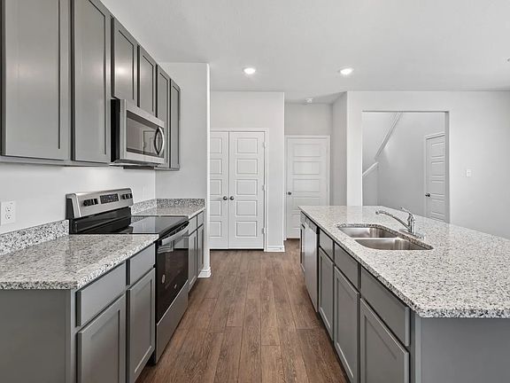4th image of 10605 Bleat St