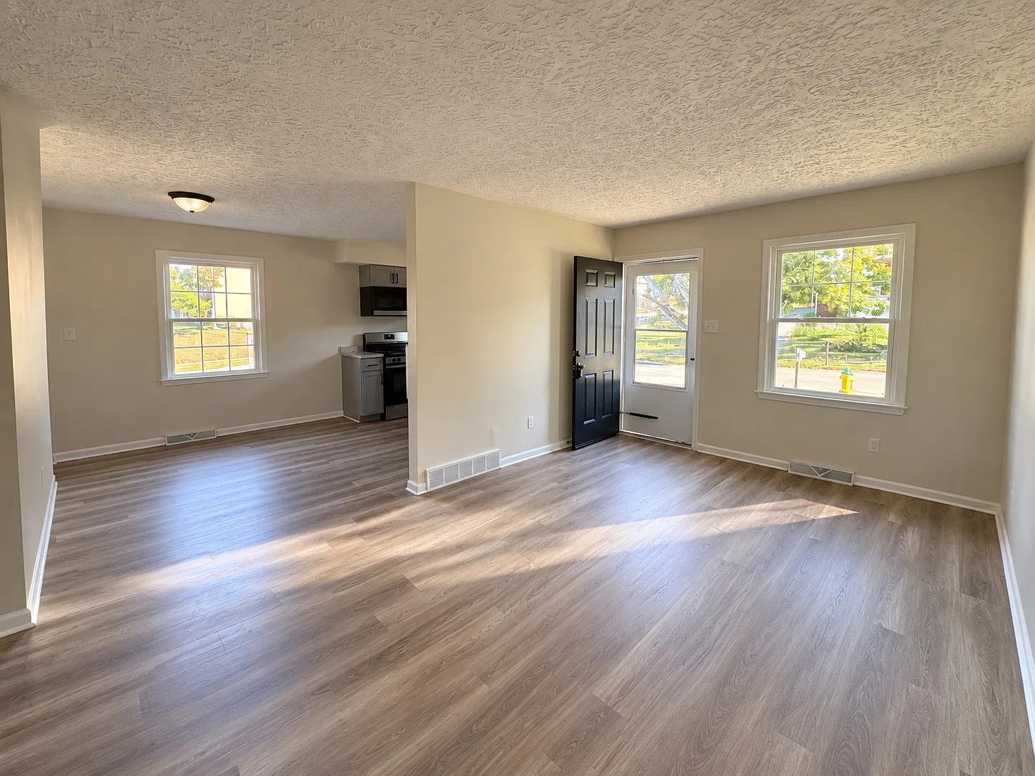 2 bed, 836 sqft, $1,250 — Photo 3