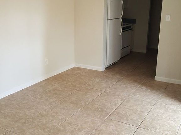 4th image of 3327 SW 31st Dr APT 12C