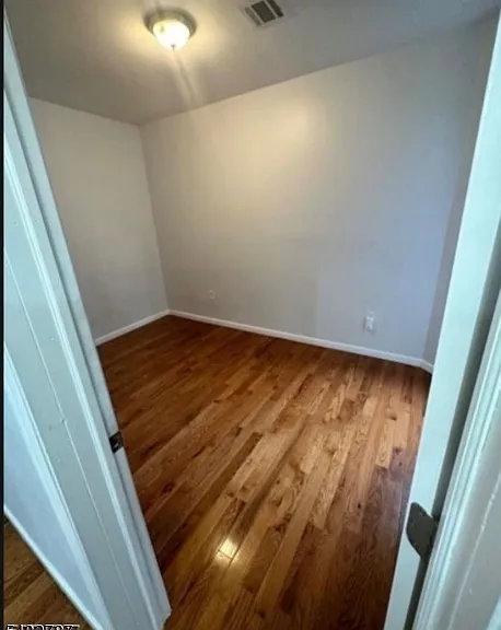 122 Littleton Ave — Photo 8