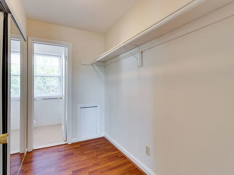 Mason Arms Apartments — Photo 9