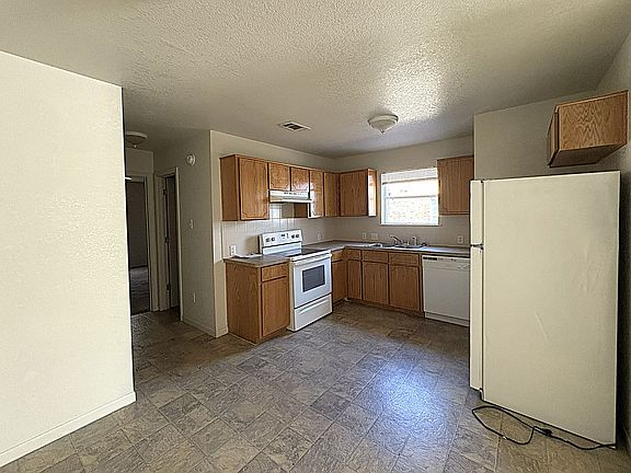3rd image of 2109 Jennifer Dr APT D
